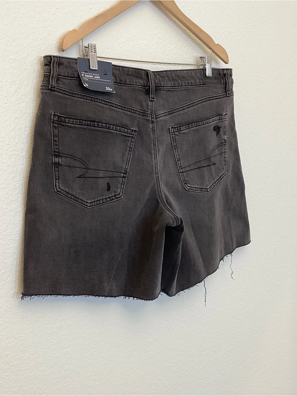American Eagle 16 NWT Baggy Denim 8” Jort Women’s Faded Black Stretch 2025